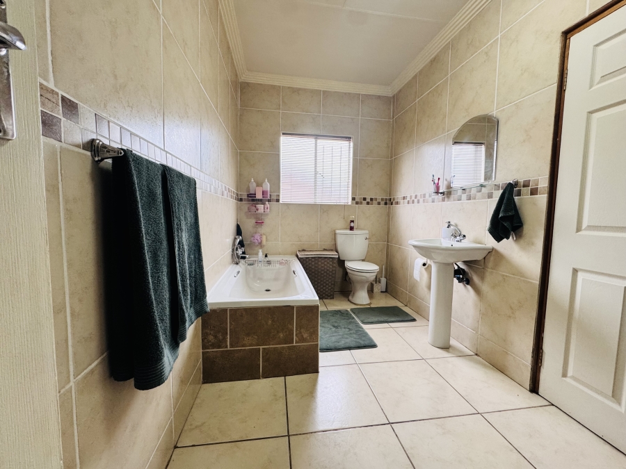 3 Bedroom Property for Sale in Flamwood North West